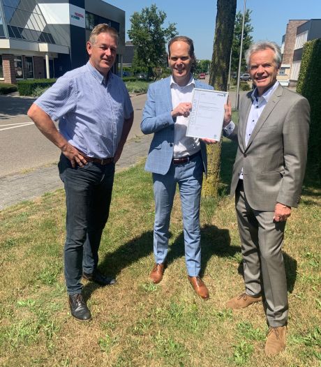 Certificaat uitgereikt: de bedrijventerreinen in Ommen zijn nog steeds schoon, heel en veilig