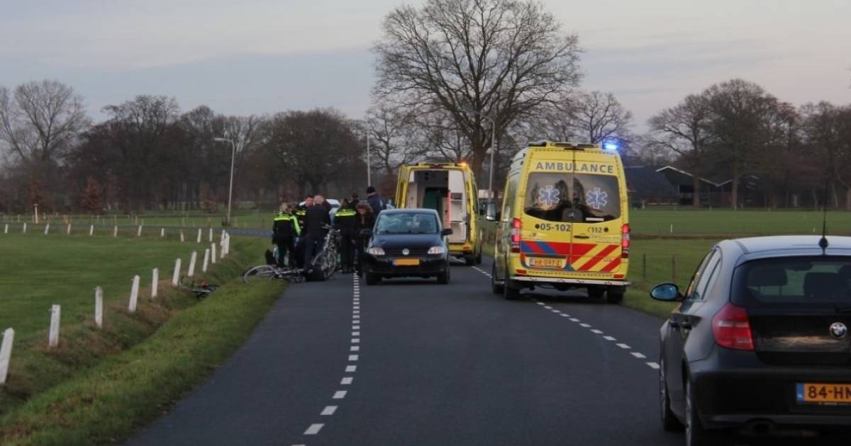 Fietser ernstig gewond bij aanrijding in Enter.