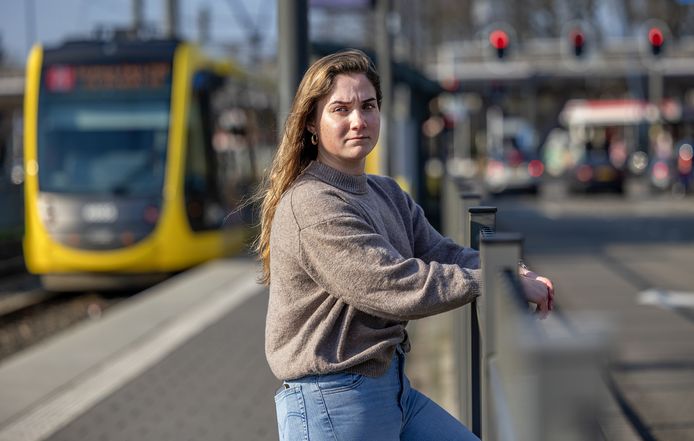 Eline overleefde die twee minuten in de tram met Gökmen T.: ‘Krijg het ...