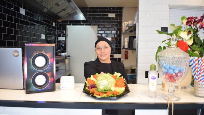 Bredase Aleyna (23) runt eigen afhaalrestaurant: 'Onze Turkse gerechten zijn uniek in Breda'