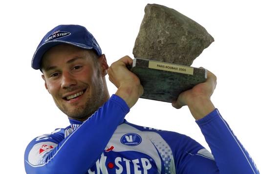 Boonen na de winst in Parijs-Roubaix 2005.