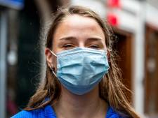Angst voor virus neemt toe: mondkapje rukt op in straatbeeld