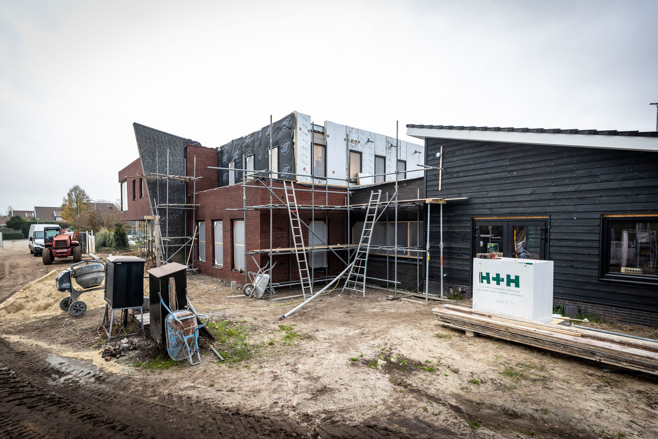 Het nieuwe kulturhus in Manderveen is in aanbouw.