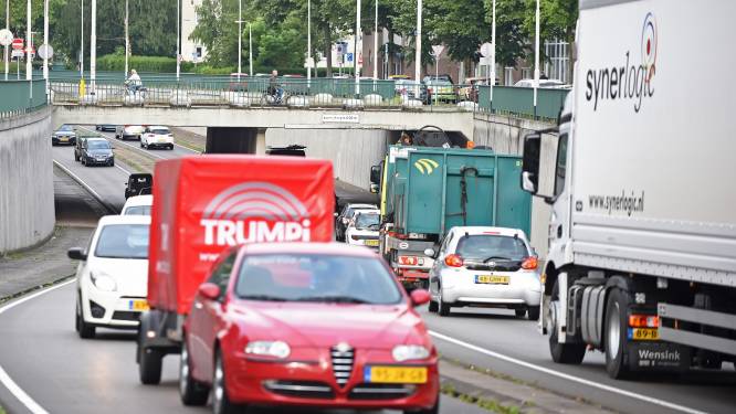 Buurt wil camera's om doorgaand vrachtverkeer te weren van zuidelijke rondweg Breda: ‘Net als bussluis Houtmarkt’