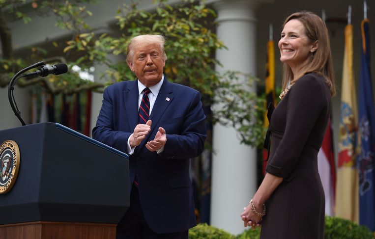 De Amerikaanse president Donald Trump heeft zaterdag Amy Coney Barrett genomineerd als het nieuwe lid van het Hooggerechtshof. Beeld AFP