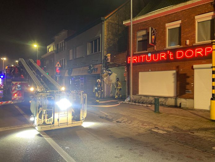 BONHEIDEN - In Bonheiden Dorp brak donderdagochtend een brand uit in de achterbouw van een beenhouwerij.