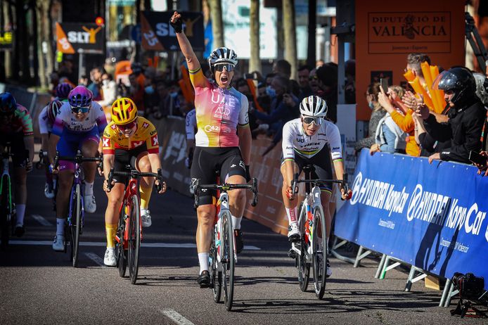 Marta Bastianelli wint de slotrit in de Wielerweek van Valencia.