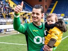 NAC-captain Olij geniet op dag vol mijlpalen: ‘Super speciaal dat ik m'n zoon mee het veld op kon nemen’