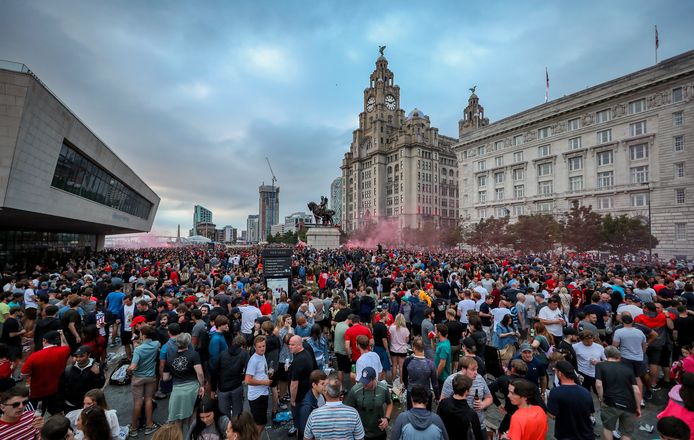 Liverpool fans let off flares outside the Liver Building in Liverpool. ! only BELGIUM !