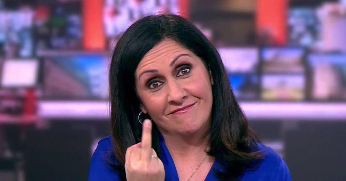 La presentatrice della BBC che ha aperto il telegiornale con il dito medio ride dell'errore di Capodanno |  anormale