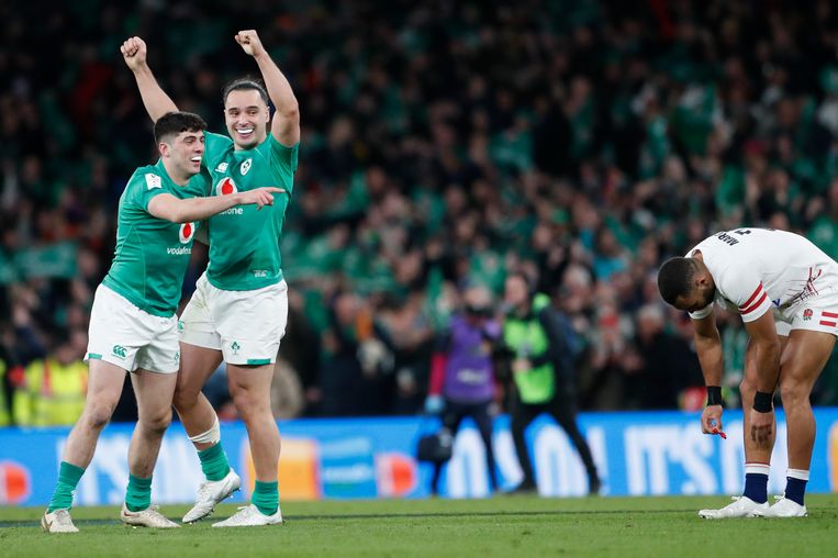 I giocatori di rugby irlandesi celebrano il giorno di San Patrizio sconfiggendo gli inglesi