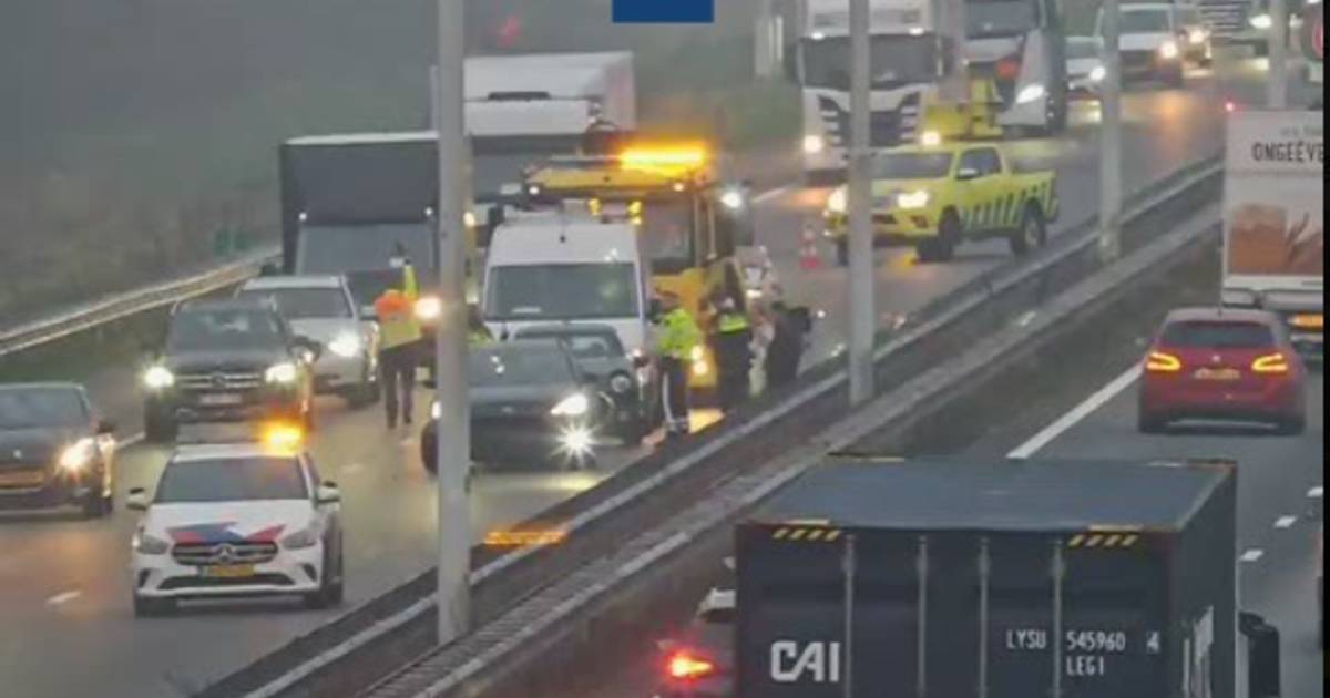 Vertraging neemt af na ongeval op de A58 bij Oirschot richting Eindhoven, weg weer vrij.