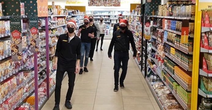 Het voltallige Jumbopersoneel in Winterswijk danst de Jerusalema Challenge als hart onder de riem voor hun klanten.