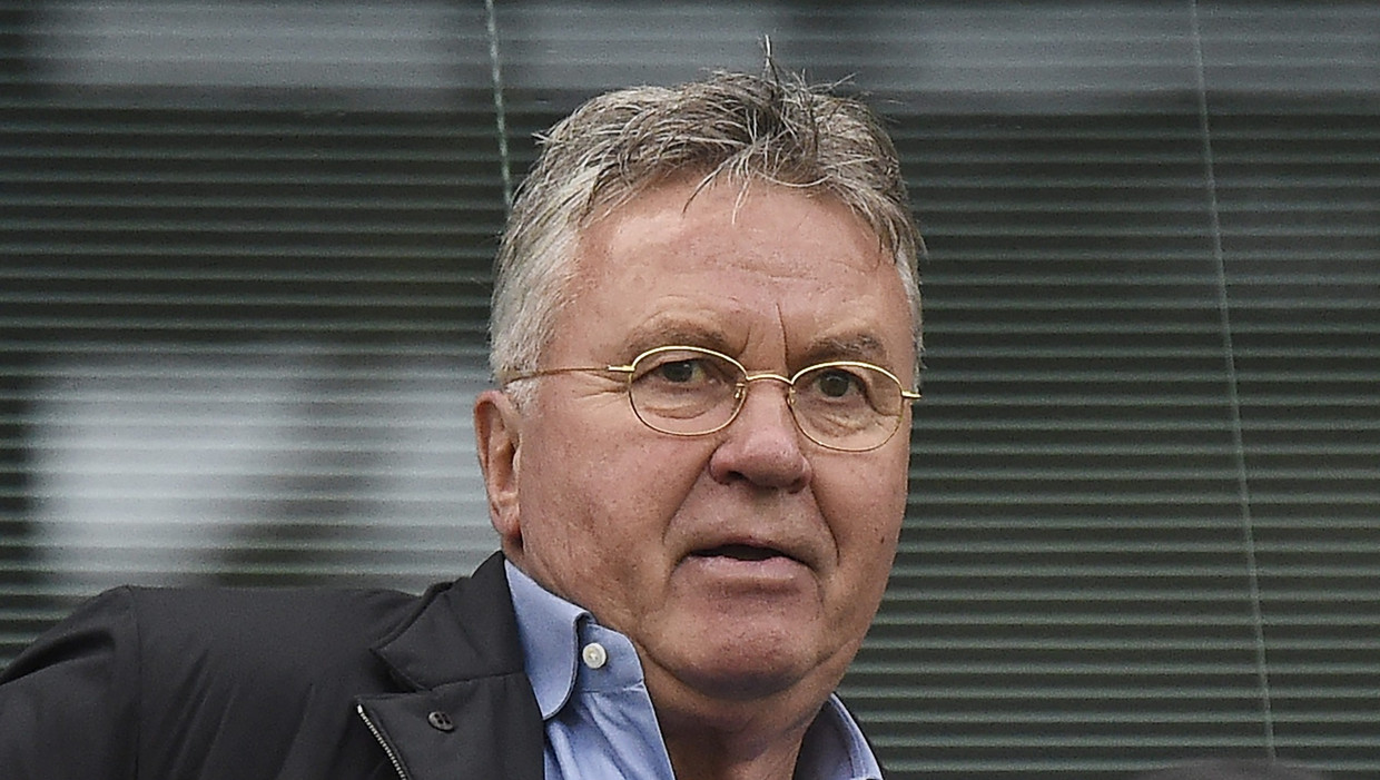 Hiddink op de tribune van Stamford Bridge. Beeld anp