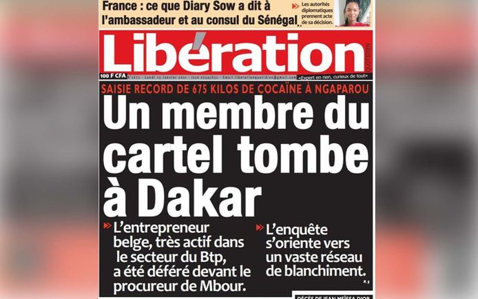 Het nieuws over de arrestatie staat op de voorpagina van de krant Libération.