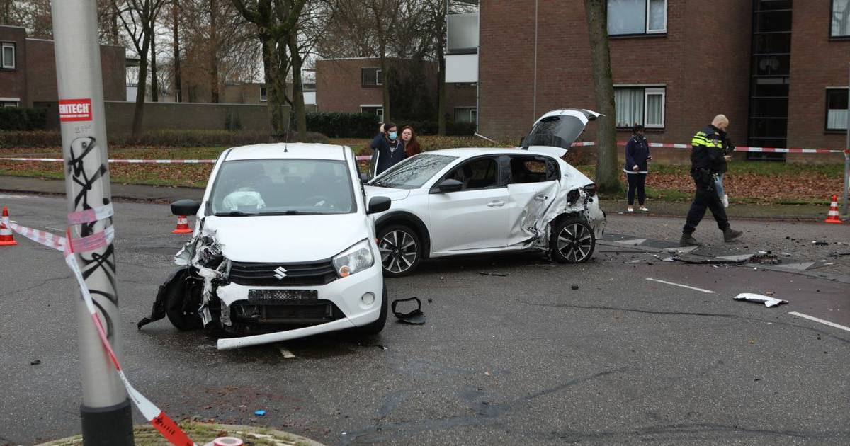Tumult in Nijmeegse wijk Tolhuis: gewonde bij aanrijding, twee aanhoudingen bij verkeersruzie daarna.