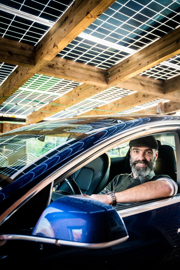 Tom Nijsen: ‘Hoe meer we lokaal stroom produceren met zonnepanelen, hoe dichter we bij het moment komen dat we huizen aan elkaar kunnen koppelen met slimme meters en stroom gratis is.’ Beeld Wouter Van Vaerenbergh