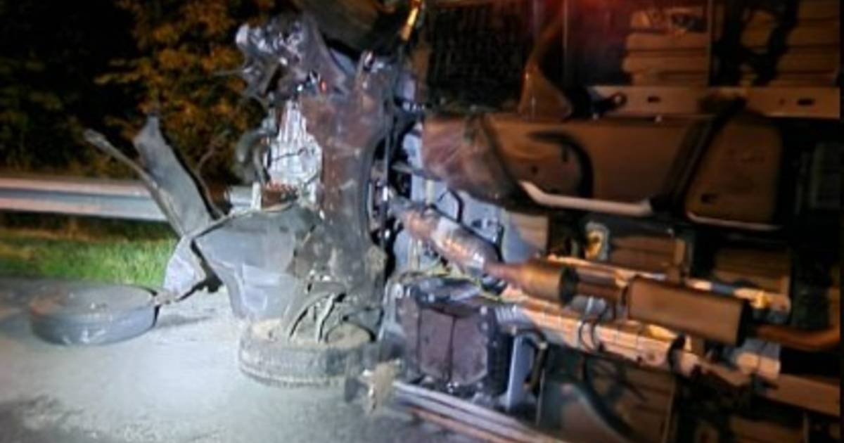 Bestelbus loopt zware schade op bij ongeval A58, weg wordt gerepareerd.