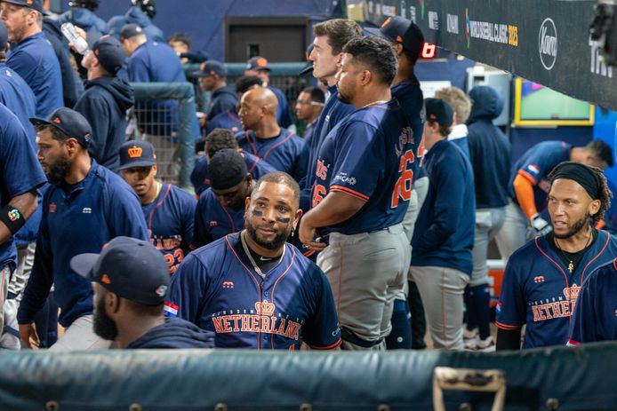 Teleurstelling bij Wladimir Balentien (m) en zijn ploeggenoten.