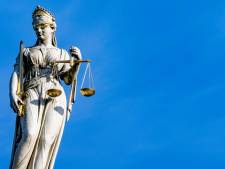 7 jaar cel en tbs voor Amerikaan die agenten neerstak   avondklokcontrole in Groningen