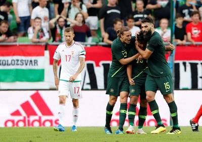 Aussies dankzij eigen goal in blessuretijd langs Hongarije
