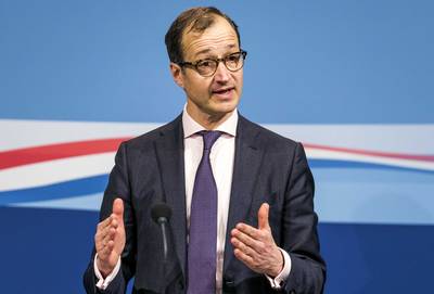 Sigaar uit eigen doos? Vijf vragen over de Groningse gasdeal van Wiebes