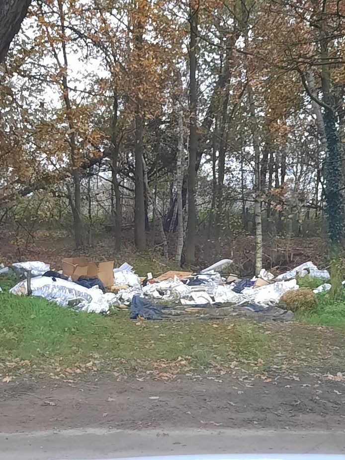 De 'exploitanten' van een cannabisplantage hebben opnieuw hun afval achtergelaten in de grensstreek van Meer en Minderhout