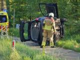 Auto belandt op zijn kant bij ongeval in Enschede