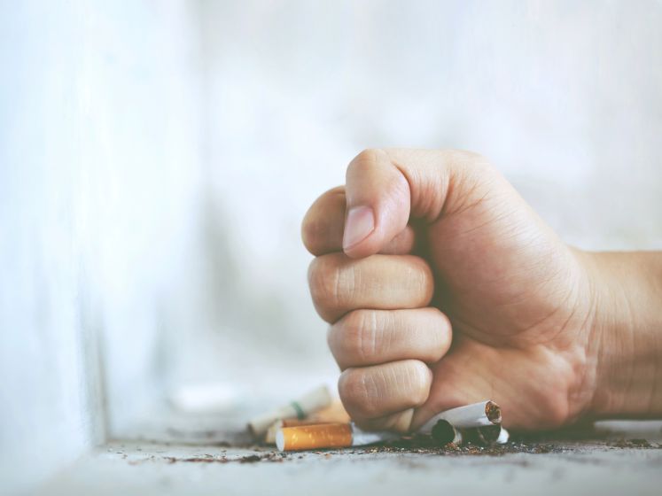 “Als je stopt op je dertigste, heb je schade van pakweg tien jaar roken, maar je risico daalt heel sterk”: waarom het nooit te laat is om te stoppen