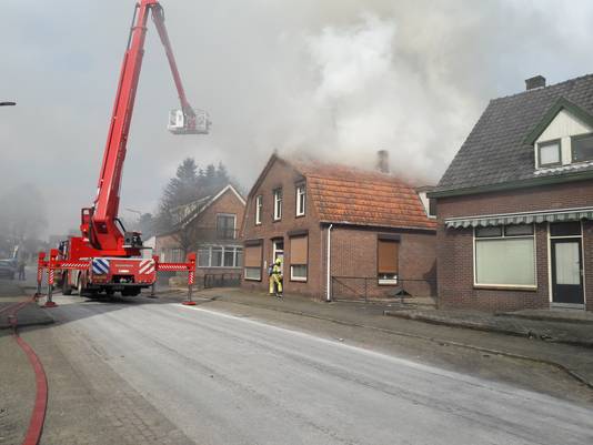 De brandweerkorpsen van Groesbeek, Millingen en Mook zijn ter plaatste.

Foto's Joop Verstraaten