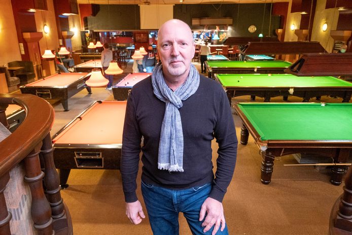 Uitbater Kurt Ceulemans mag opnieuw recreatieve biljarters ontvangen in zijn zaak Mister 100.