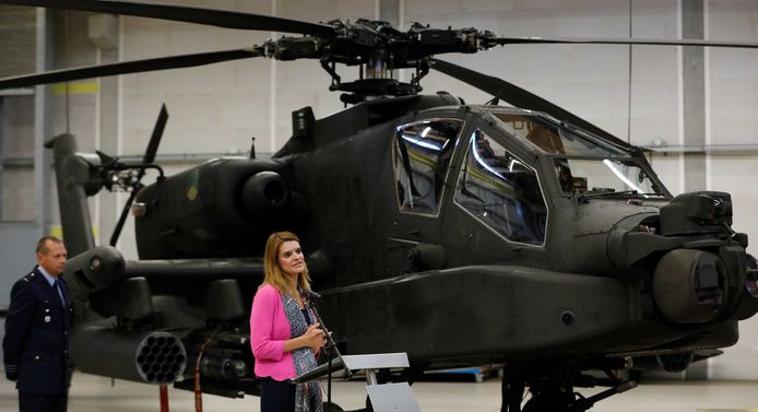 Staatssecretaris van Defensie Barbara Visser tijdens een eerder bezoek aan vliegbasis Gilze-Rijen.
