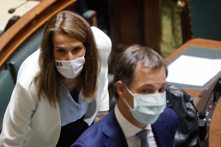 De rol van Sophie Wilmès als premier lijkt uitgespeeld, Open Vld-vicepremier Alexander De Croo wordt door verschillende bronnen de meeste kansen toegedicht. Beeld BELGA