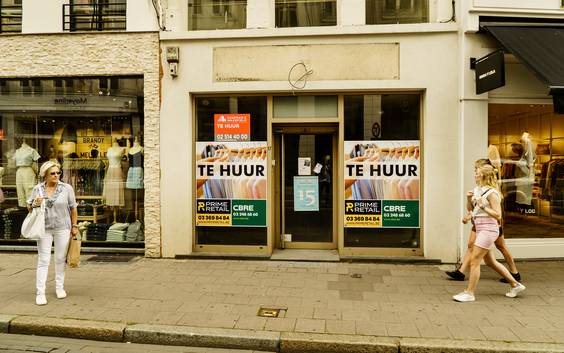 Is de flagshipstore definitief in het sukkelstraatje beland?