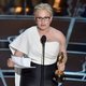 Patricia Arquette houdt gepassioneerde Oscarspeech en krijgt de zaal op haar hand