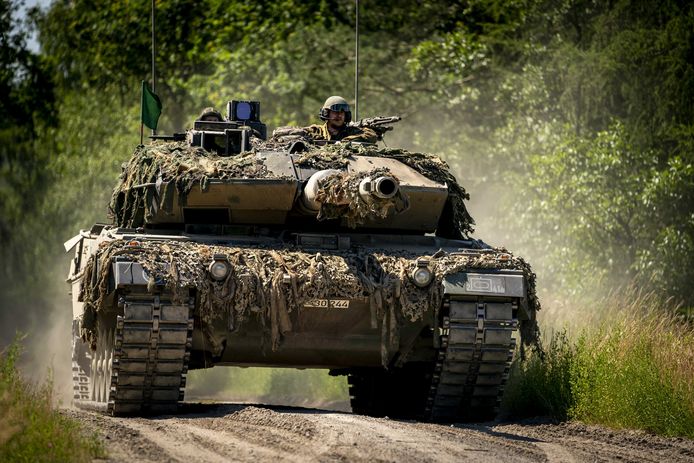 Het Duits-Nederlandse tankbataljon tijdens de jaarlijkse trainingssessie SOB/SOMS in Duitsland.