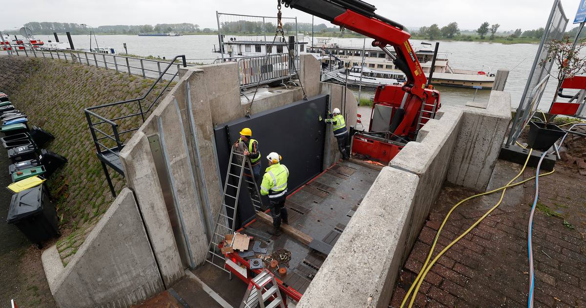 Nieuwe schotbalken en een opgeknapte deur moeten Tolkamer behouden voor hoog water