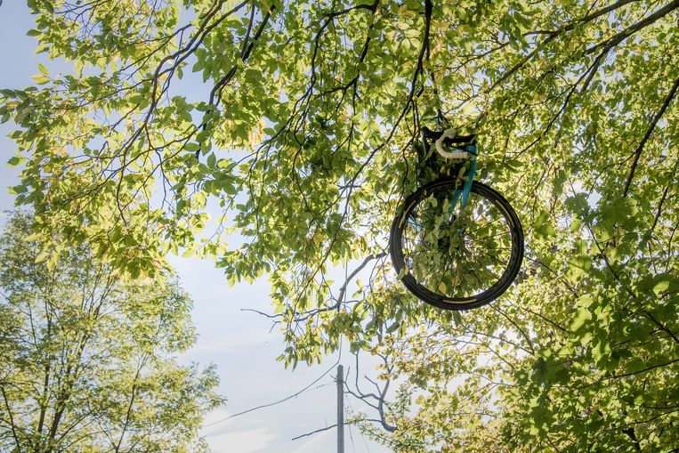 De fiets van Bakelants na de val. Beeld ©kramon