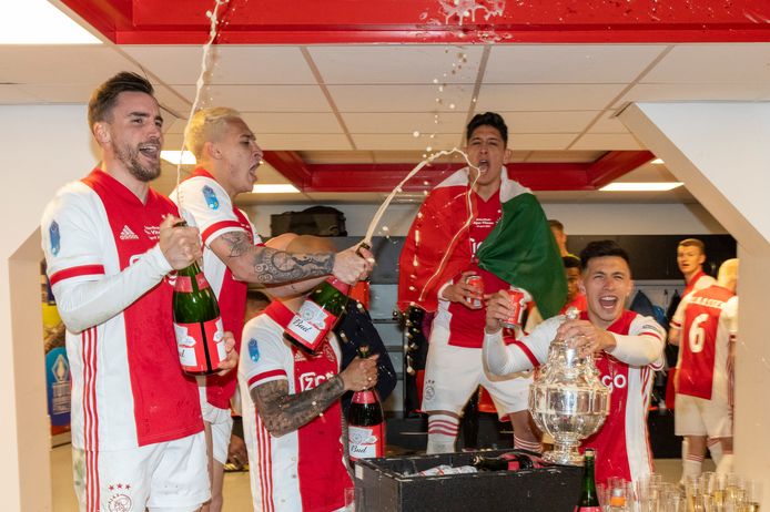 Nicolás Tagliafico, Antony, Edson Álvarez en Lisandro Martínez na het winnen van de KNVB-beker.