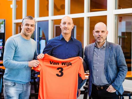 Vitesse’08 presenteert opvolger oud-scheidsrechter Reinold Wiedemeijer