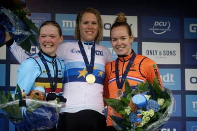 Ploegenpresentatie Ladies Tour op de Markt in Wageningen