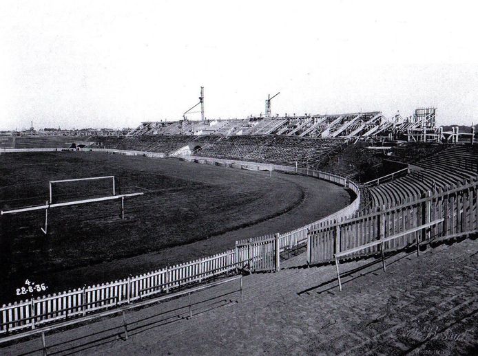 In August 1936, expansion work took place at Antwerp Stadium (construction of the second ring).  A brand new Grandstand II with a seating capacity of 11,700 was built.