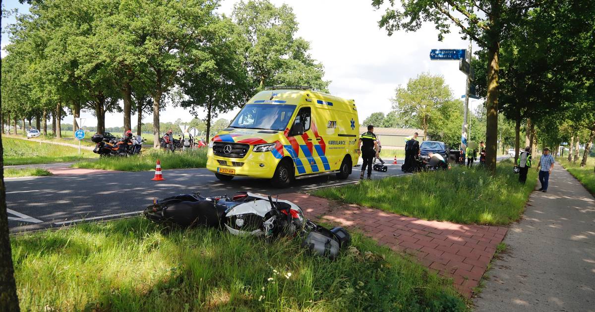 Motorrijder en automobiliste gewond bij ongeval in Ledeacker