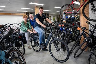Vierde generatie aan het roer bij Tweewielerhuis Franssen: ‘We zijn heel trots dat Harvey de zaak vo