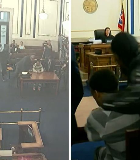 Un père frappe l’homme accusé d'avoir tué son fils en plein tribunal