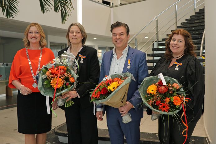 Burgemeester Reinie Melissant (links) met (vlnr) Marjo Molengraaf, Frank Barth en Renate van Maaren. Hafid Chaaby kon niet live aanwezig zijn.