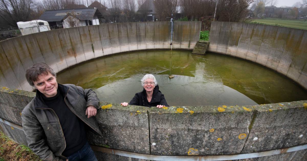 Bij Héléne en Frans in Meteren kan je dansen in de oude gierput, want die is nu een klein theatertje
