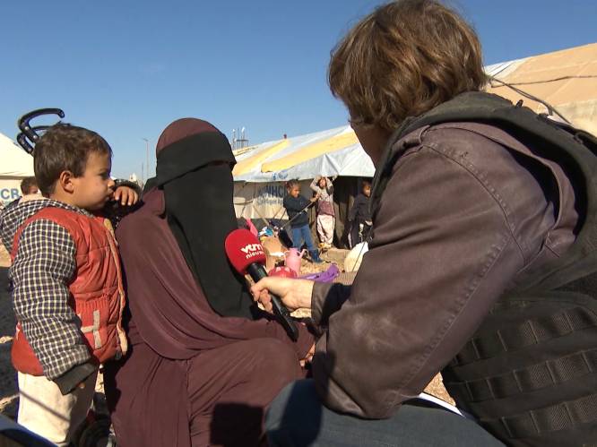VTM NIEUWS-journalist bij Belgische IS-vrouwen in grootste gevangeniskamp van Syrië