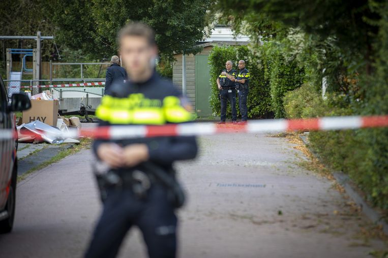 Politie bij Imstenrade in Buitenveldert, waar advocaat Derk Wiersum, die Nabil B. bijstond, werd doodgeschoten.  Beeld ANP