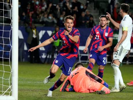 Cole Bassett hoopt snel te wennen aan Feyenoord: ‘Kan misschien meer tijd vragen dan ik zou willen’